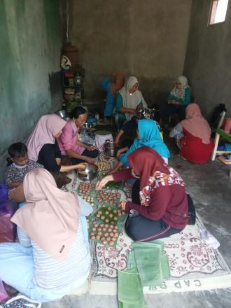 Kader Tirtosari Pengelolaan Makan Tambahan Balita